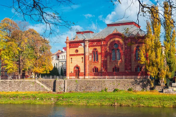 Užhorod Ukrajina Listopad 2012 Filharmonický Orchestr Koncertní Síň Břehu Řeky — Stock fotografie