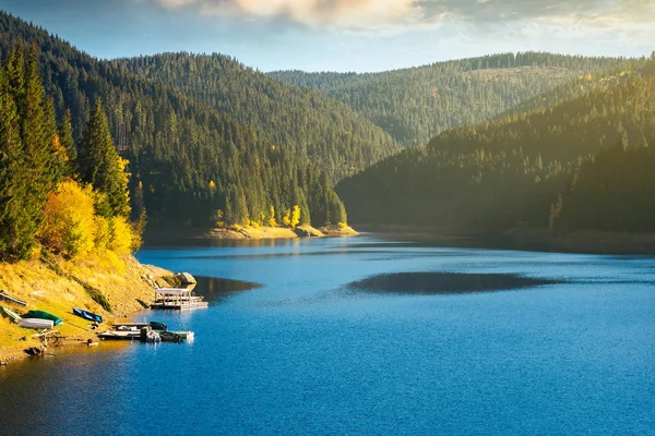 Reservatório Lago Armazenamento Montanha Bela Paisagem Outono Nascer Sol Cais — Fotografia de Stock