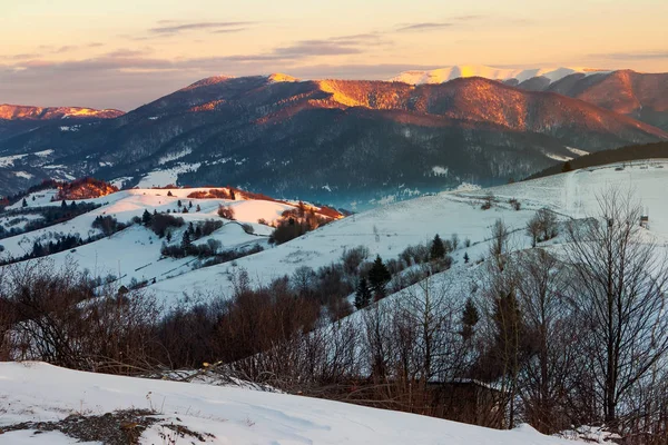 Winterlandschaft Der Karpaten Schöne Landschaft Bei Sonnenaufgang Ländliche Felder Auf — Stockfoto