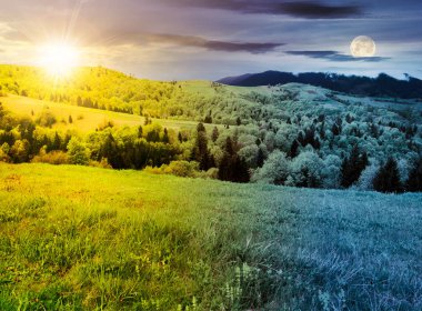 bahar zaman değişiklik dağlık kırsal yukarıda. otsu çayır ve ormanlık hill. tazelik doğa kavramının