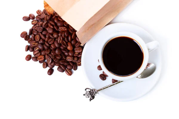 Biały Kubek Czarnej Kawy Pobliżu Zniesienia Worek Papierowy Ziaren Kawy — Zdjęcie stockowe