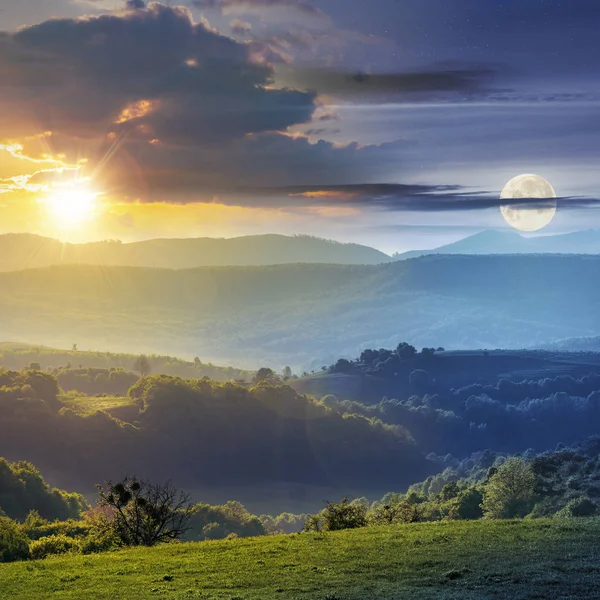 Time Change concept boven Roemenië platteland — Stockfoto