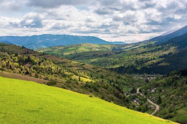 bahar içinde dağlık kırsal