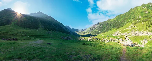 Gorgeous Valley of Fagaras Mountains — Stockfoto