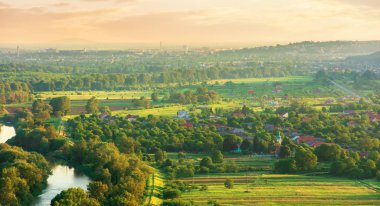ilkbaharda akşam kırsal sahne
