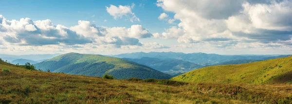 Dağlardaki güzel yaz manzarası