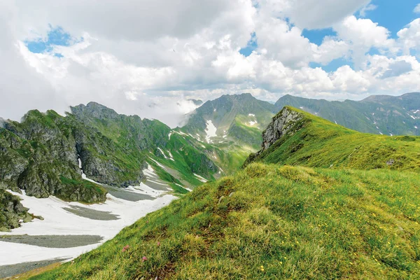 Yaz aylarında fagaras dağ sırtı — Stok fotoğraf