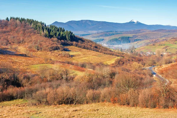 Beautiful autumn countryside in mountain at noon — Stock Photo, Image