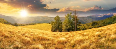 gün batımında dağ manzara güzel panorama