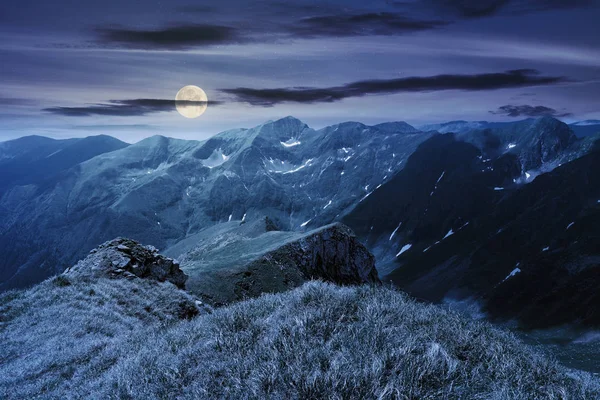 Piękny krajobraz gór Fagaras w nocy — Zdjęcie stockowe