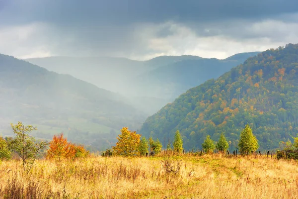 Podzimní deštivé dny v horách — Stock fotografie