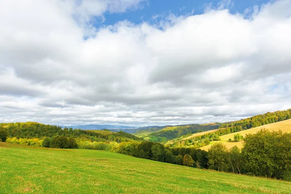 Bela paisagem na montanha — Fotografia de Stock