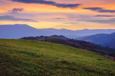 Sonbaharda güzel dağ manzarası