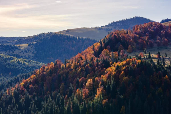 Beau paysage de montagne d'automne — Photo