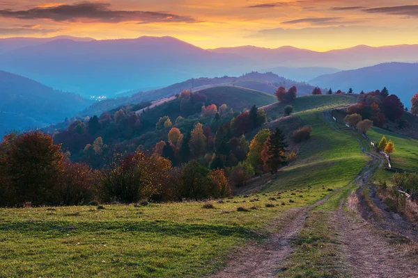 Mountain countryside at dusk — Stock Photo, Image