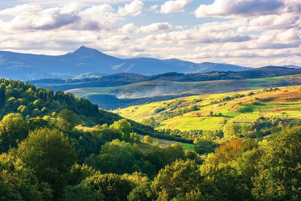 Mountainous countryside in the evening — Stock Photo, Image