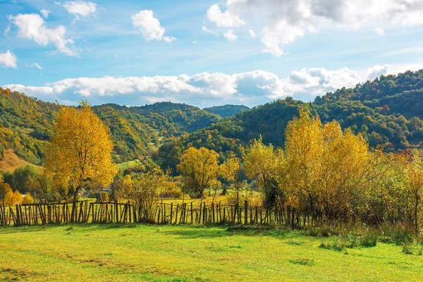 Magnifique paysage rural en montagne — Photo