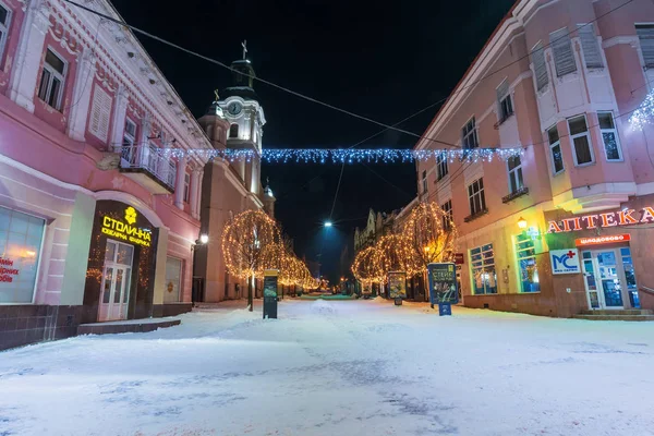 Noche de invierno en la ciudad —  Fotos de Stock