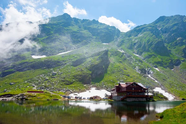 Nubes Sobre Lago Balea Romania Impresionante Paisaje Verano Las Montañas — Foto de Stock