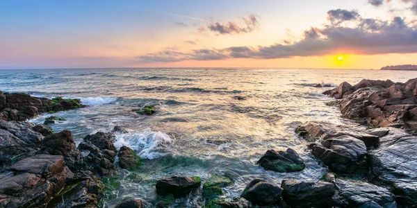 Beach Sea Sunset Wonderful Scenery Stones Water Beautiful Clouds Sun — Stock Photo, Image