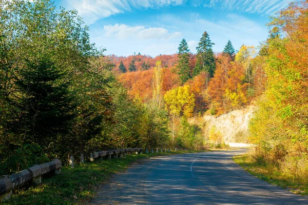 Old Serpentine Road Mountains Beautiful Autumn Scenery Sunny Day Trees — Stock Photo, Image