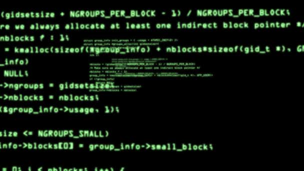 Камера перемещается по кусочкам исходного кода программного обеспечения. Код программы в виртуальном пространстве — стоковое видео