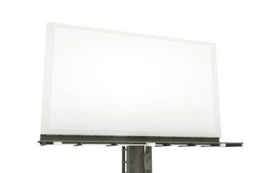 Beyaz arkaplanda 3d boş ilan panosu oluşturuluyor