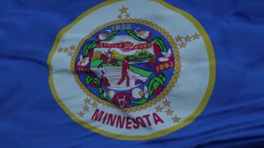 Minnesota bayrağı rüzgarda dalgalanıyor güzel bulutlara karşı