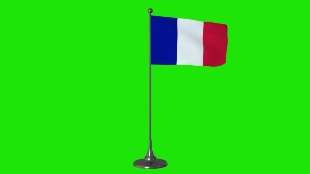 Francia pequeña bandera ondeando en un asta de la bandera. Fondo de pantalla verde, 4K — Vídeo de stock