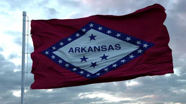 Flagge von Arkansas weht im Wind vor tiefem, wunderschönem Wolkenhimmel. 3D-Darstellung — Stockfoto