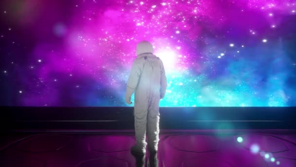 Astronauta en corredor espacial futurista, vista de las hermosas estrellas — Vídeo de stock