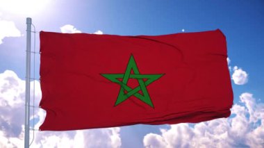 Fas bayrağı derin mavi gökyüzüne karşı rüzgarda dalgalanıyor. 4K