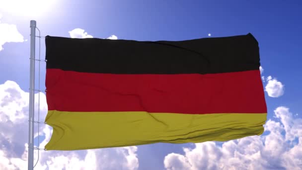 Bandeira alemã balançando no fundo do céu azul claro — Vídeo de Stock