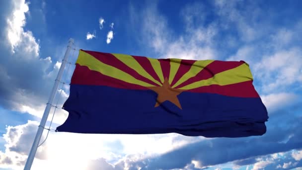 A bandeira do Arizona num mastro a acenar ao vento no céu. Estado do Arizona nos Estados Unidos da América — Vídeo de Stock