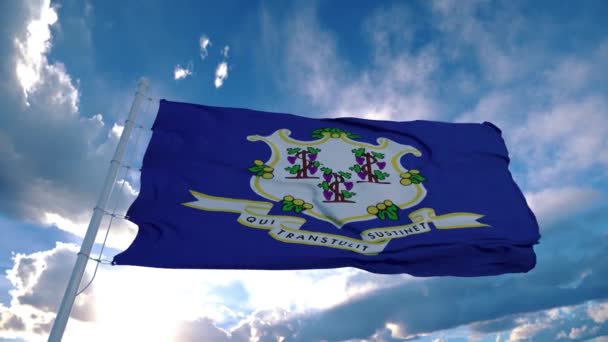 Connecticut Flagge auf einem Fahnenmast weht im Wind am Himmel. Bundesstaat Connecticut in den Vereinigten Staaten von Amerika — Stockvideo