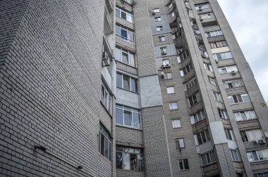 çok katlı konut gökyüzüne karşı bina cephe yalıtımı