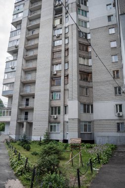 çok katlı konut gökyüzüne karşı bina cephe yalıtımı