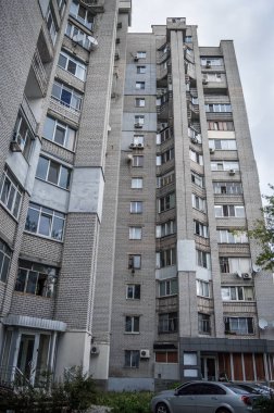 çok katlı konut gökyüzüne karşı bina cephe yalıtımı