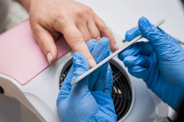 Manikür, ana eğe talaşı çivi bir tırnak törpüsü ile