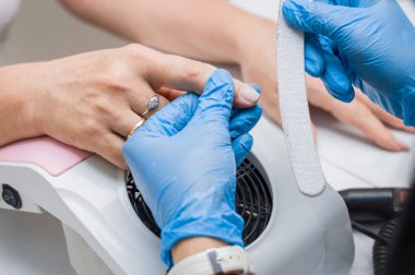 Manikür, ana eğe talaşı çivi bir tırnak törpüsü ile