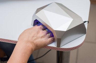 Manikür, uzantıları, ana boyalar çivi çivi