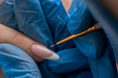 Manikür, ana eğe talaşı çivi bir tırnak törpüsü ile