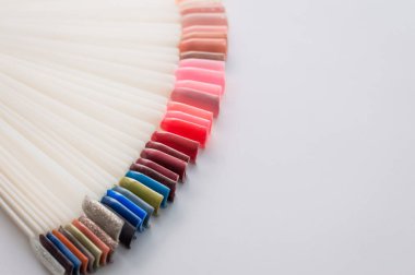 Vernikler, çivi için palet