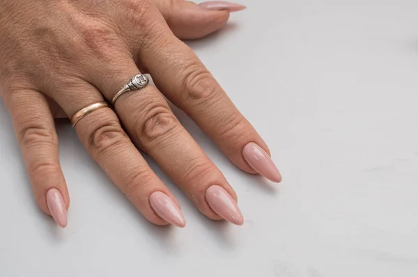 Manucure Les Ongles Classement Maître Avec Une Lime Ongles — Photo