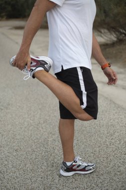 bacak yapıyor sporcu esniyor