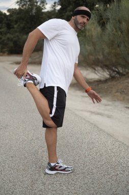 bacak yapıyor sporcu esniyor