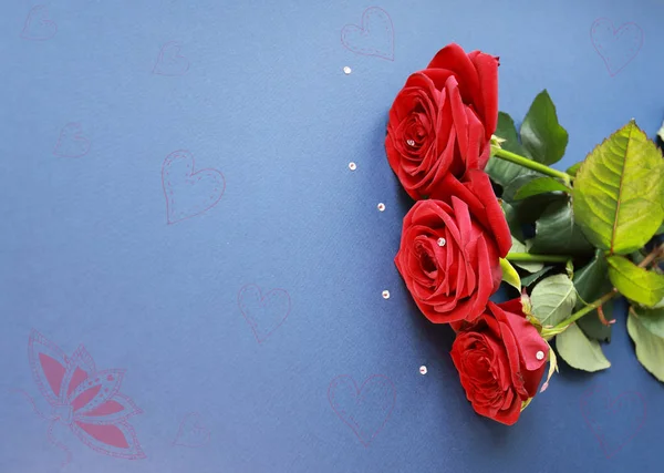 Rose Rosse Sfondo Blu Cartolina — Foto Stock