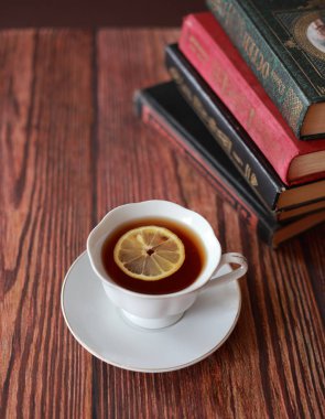 eski kitap ve çay