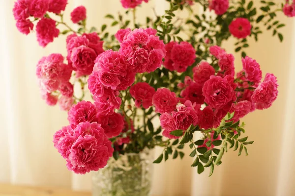 Letni Poranek Zapachem Róż Herbata Mlekiem — Zdjęcie stockowe
