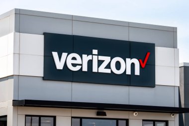 Fayetteville, Ar/ABD - 8 Haziran 2018: Verizon radyo perakende depolamak ve logosu ticari marka. Verizon Wireless Verizon Communications, Inc yüzde yüz iştiraki olan.